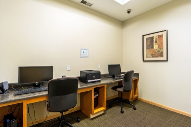 Resident business center with computers at The Aspen